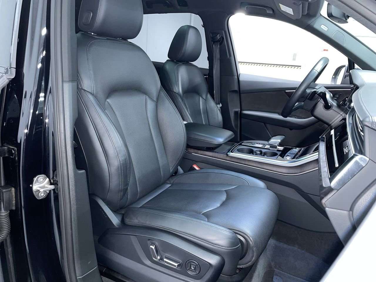 2020 Audi Q7 Black Optics Package! Driver Assistance Package! 2 thumb 33