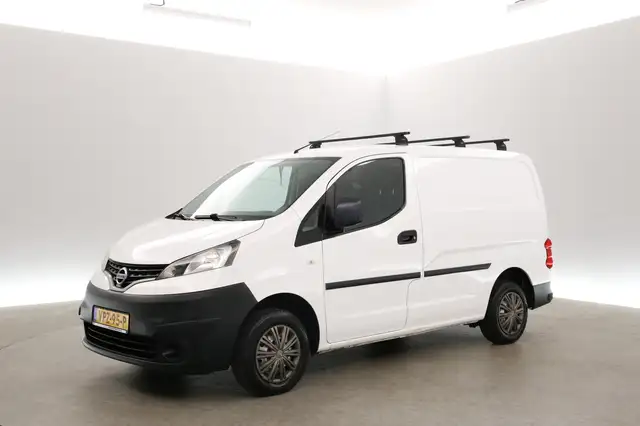 Nissan NV200 view 8