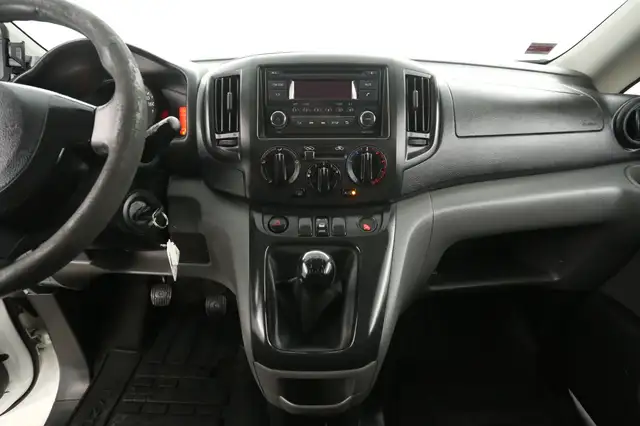 Nissan NV200 view 11