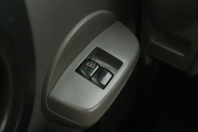 Nissan NV200 view 16