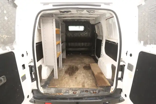 Nissan NV200 view 3