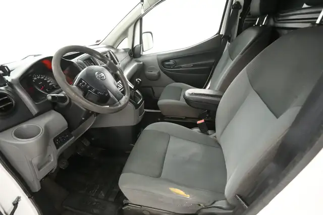Nissan NV200 view 18