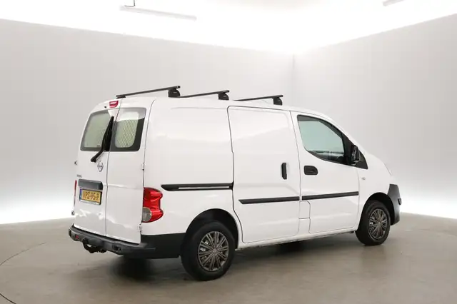 Nissan NV200 view 22
