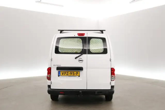 Nissan NV200 view 23