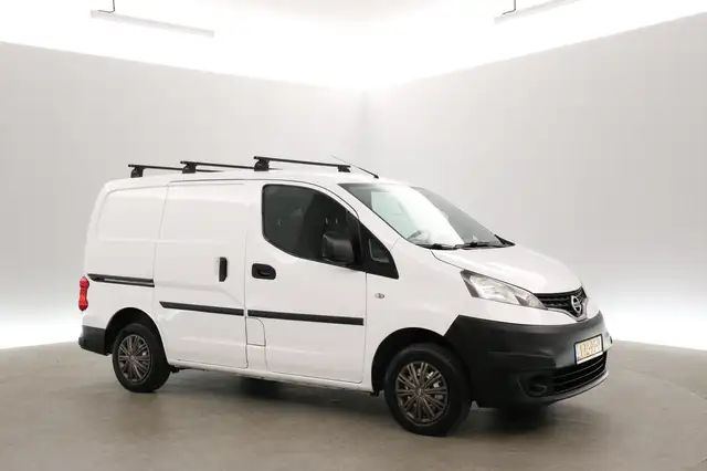 Nissan NV200 view 6
