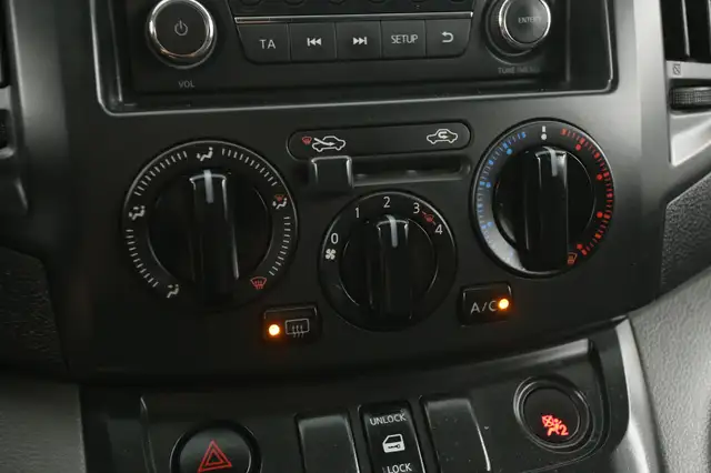 Nissan NV200 view 12