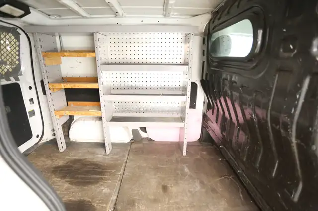Nissan NV200 view 21
