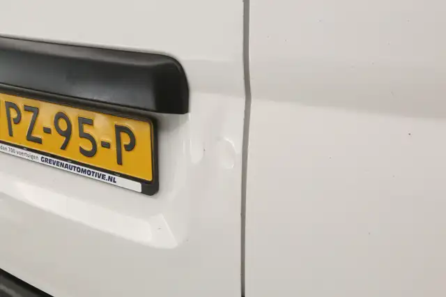 Nissan NV200 view 24