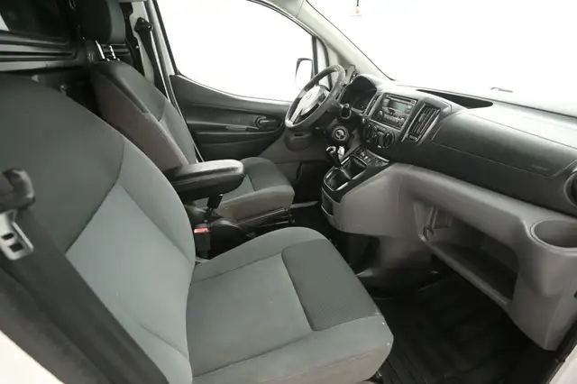 Nissan NV200 view 19