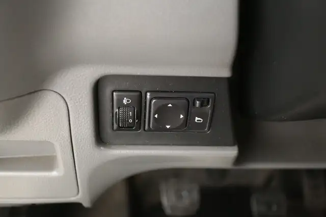 Nissan NV200 view 15
