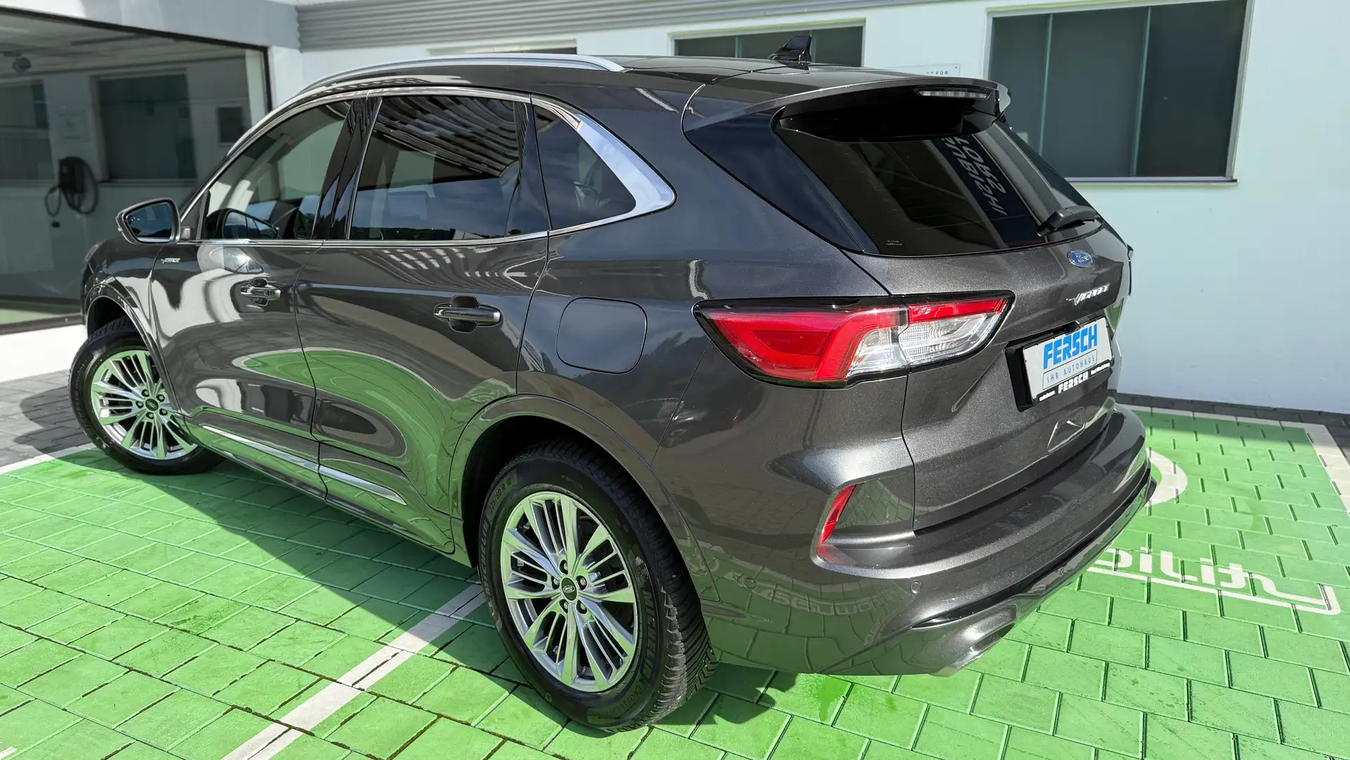 Ford Kuga 2.5 FHEV Autom. Vignale m. Navi u. Freisprecheinr. Grau - 2