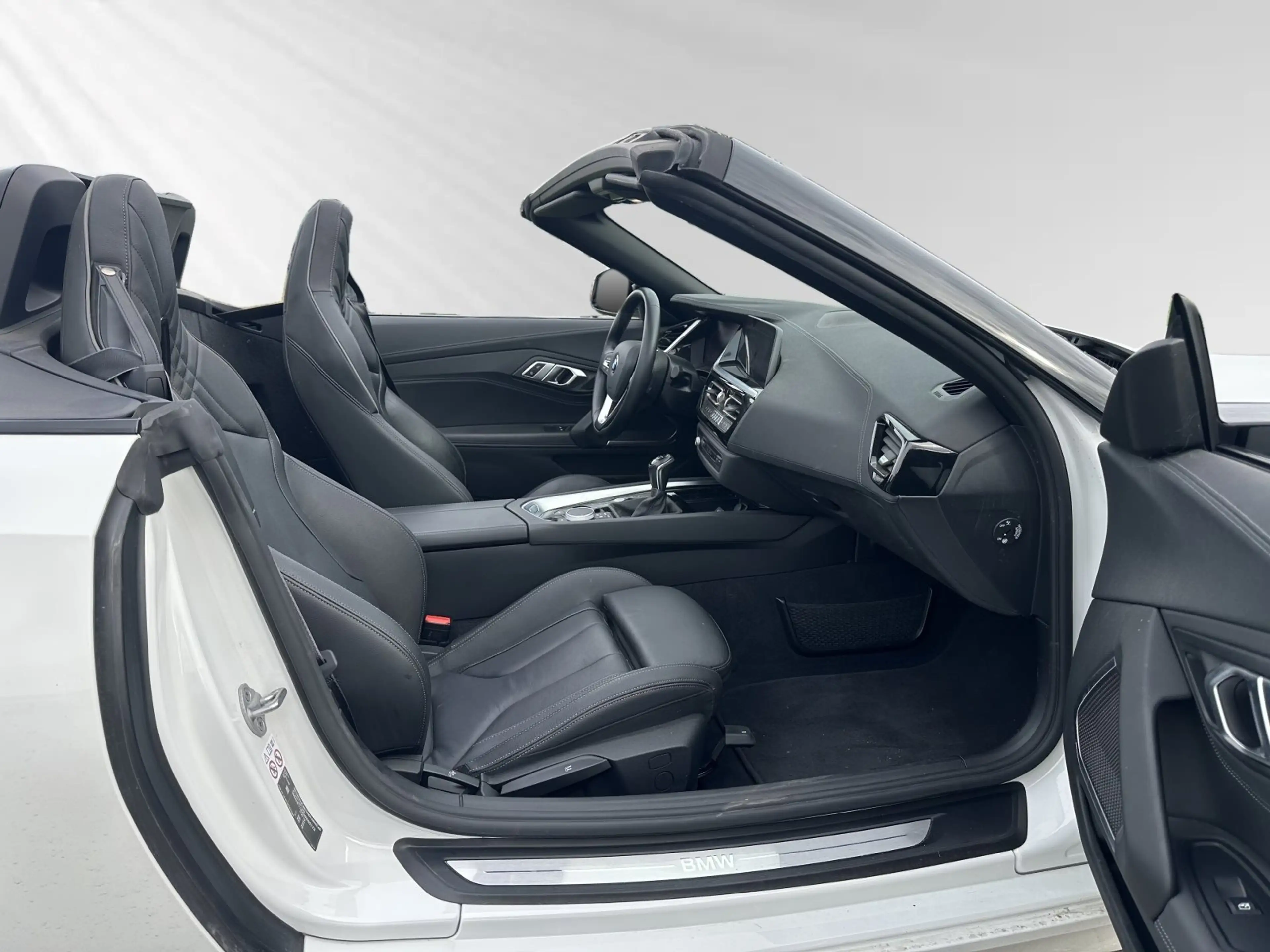 BMW Z4 sDrive20i Sport Line LCProf — photo 8