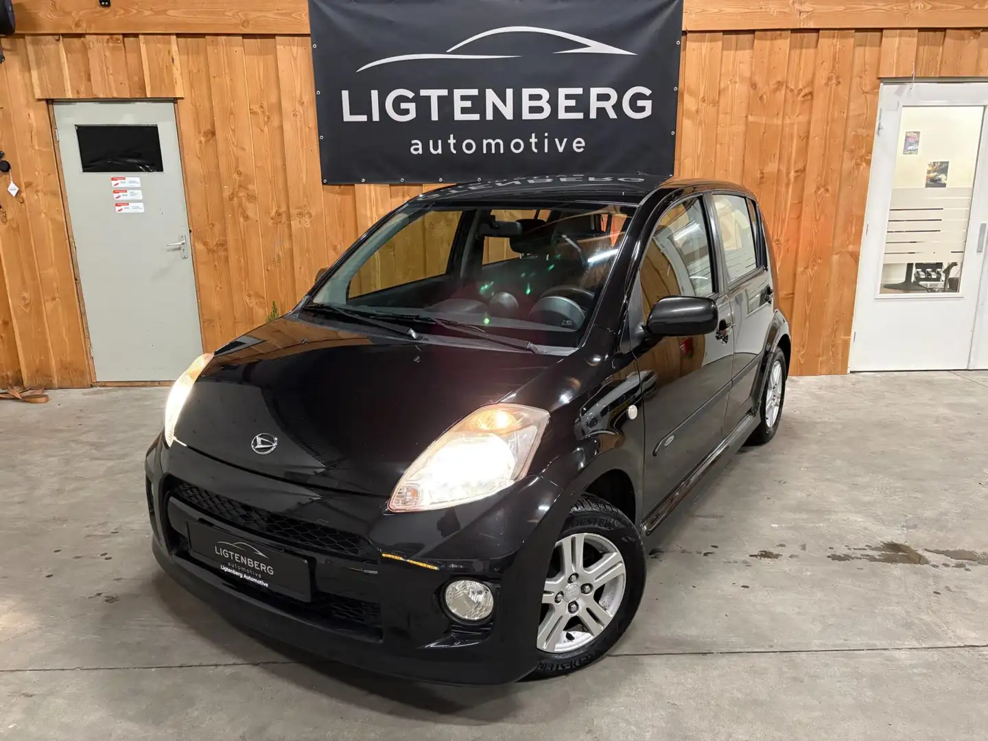 Daihatsu Sirion 2 1.3-16V Comfort AIRCO, AFL.BEURT, RIJKLAAR Negro - 1