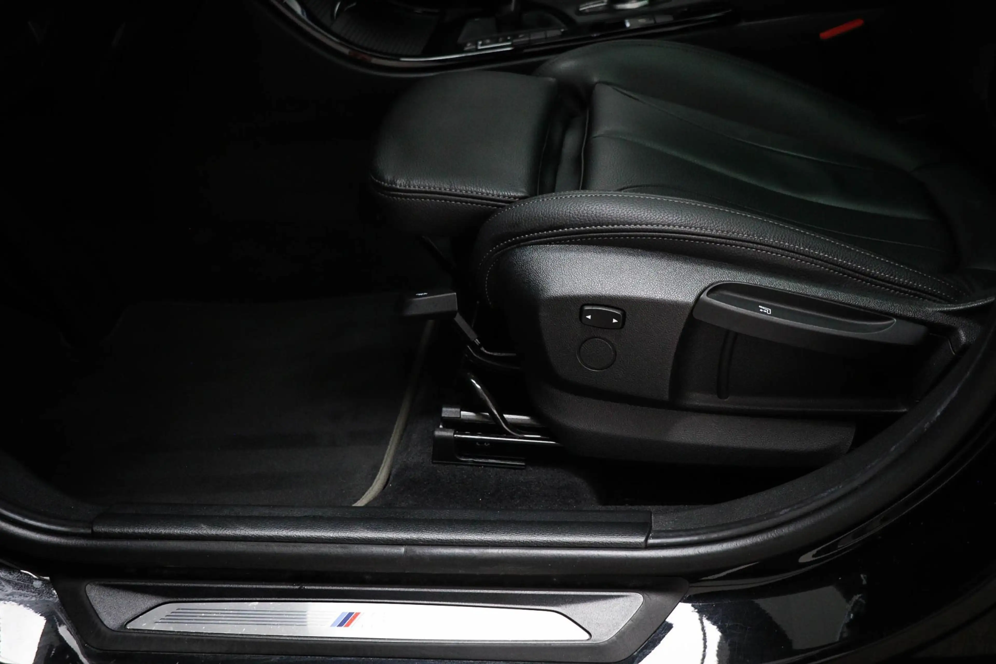 BMW X2 sDrive20i M-Sport Edition | PANORAMADAK | DAB | DR — photo 30