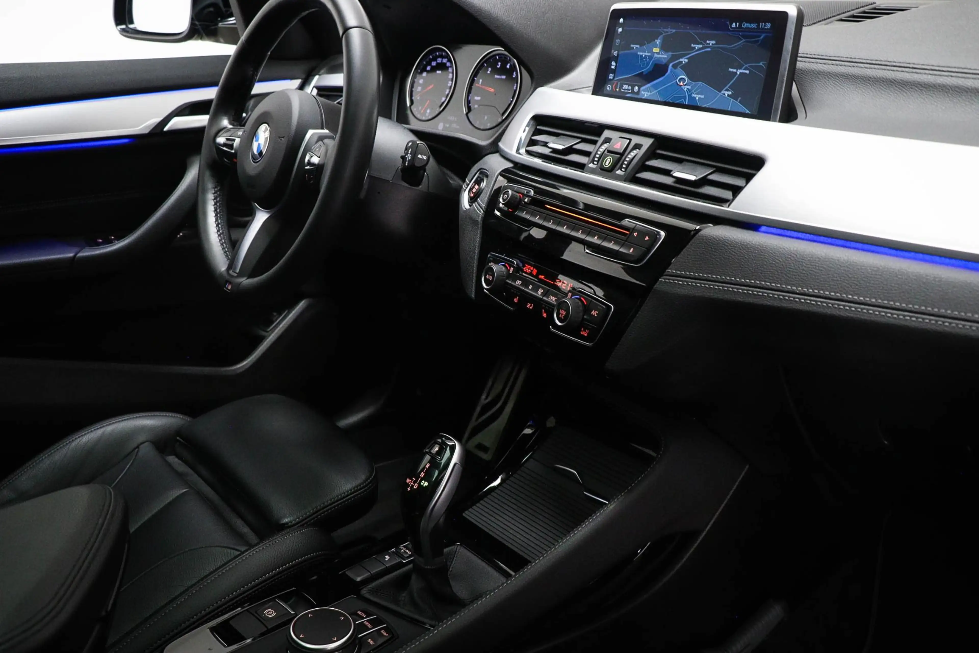 BMW X2 sDrive20i M-Sport Edition | PANORAMADAK | DAB | DR — photo 3