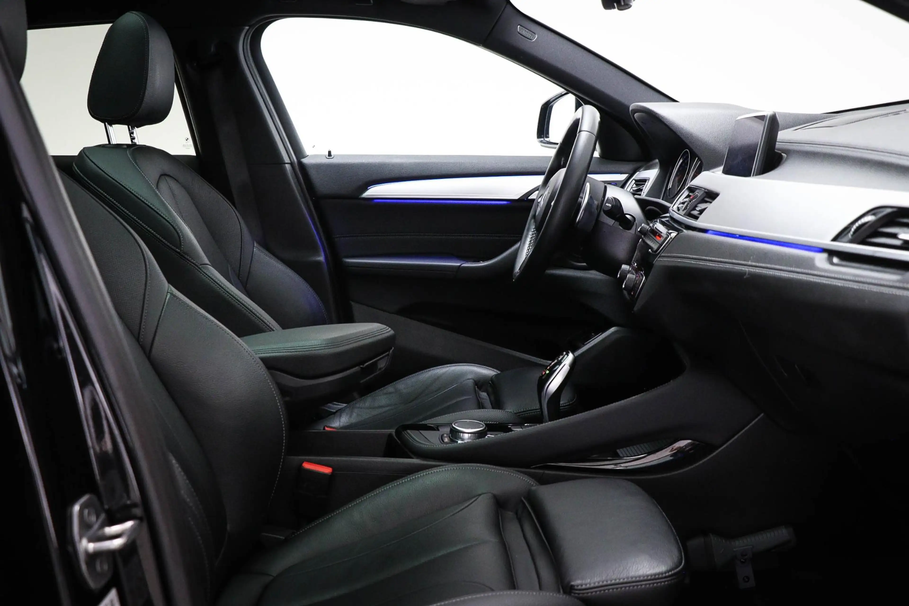 BMW X2 sDrive20i M-Sport Edition | PANORAMADAK | DAB | DR — photo 4