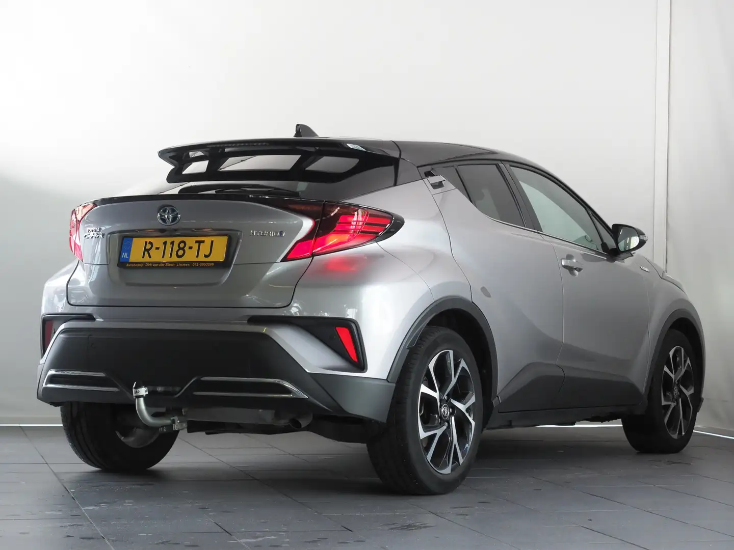 Toyota C-HR 2.0 Hybrid Style Zilver - 2