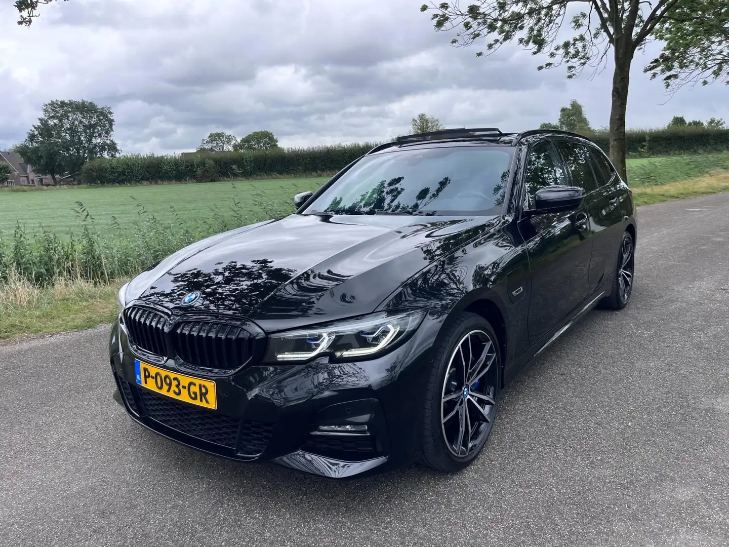 BMW 330 3-serie Touring 330e M Sport Pano||Laser|High Exec Zwart - 2