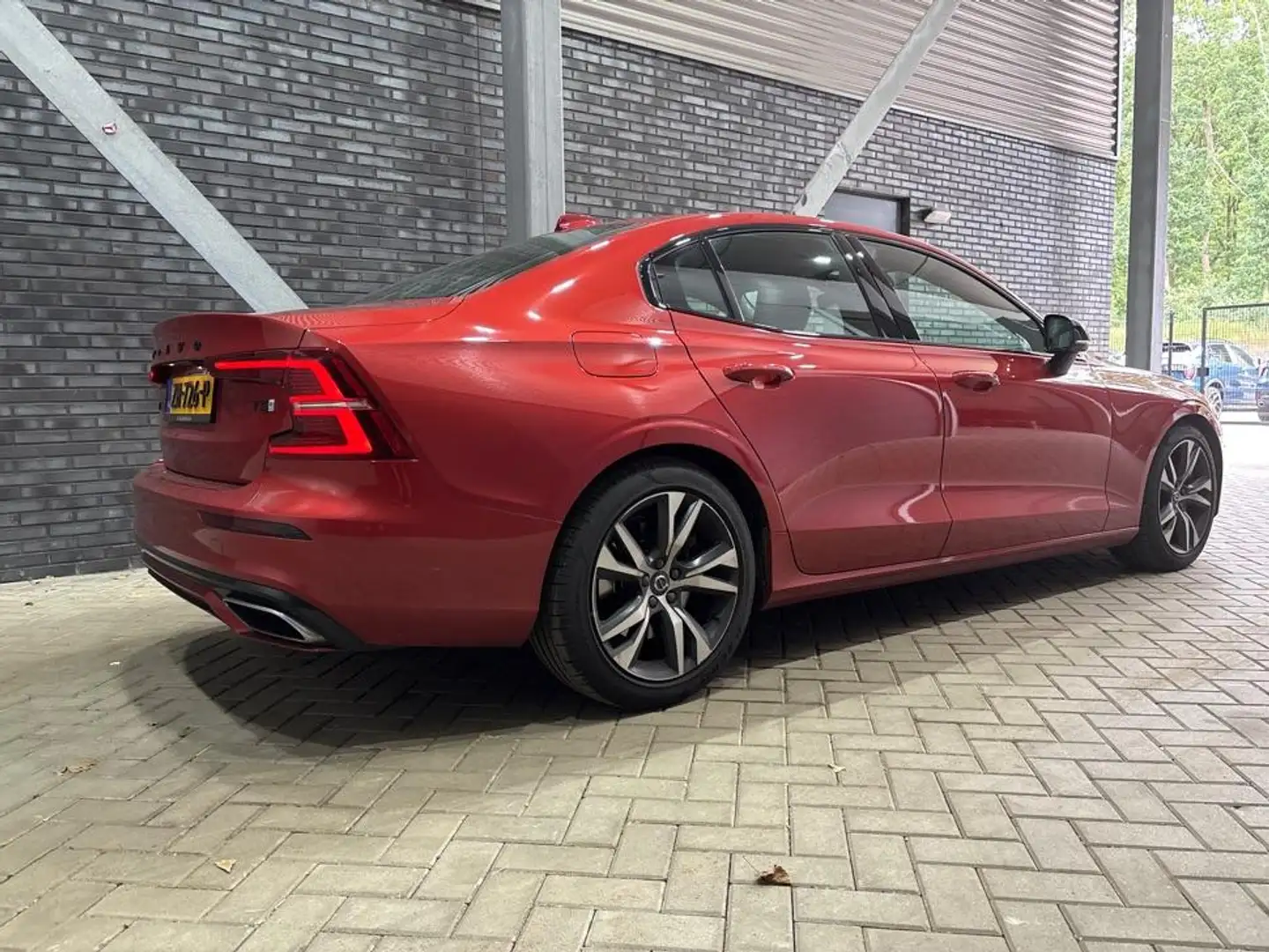 Volvo S60 T5 R-Design | ACC | BLIS | harman/kardon | Stoel+S Oranje - 2