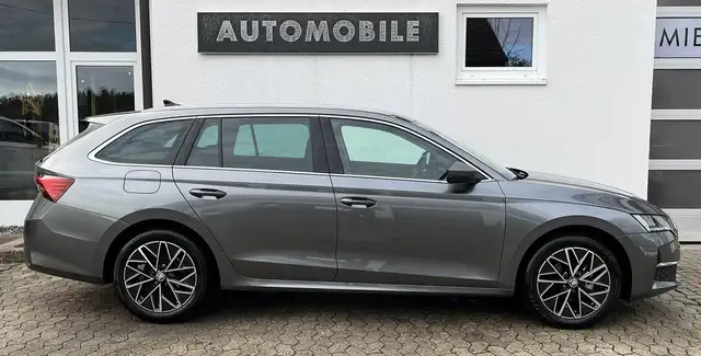 Skoda Octavia view 5