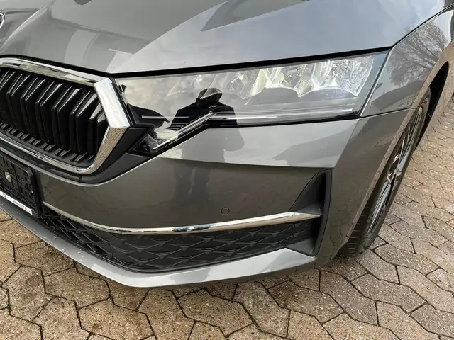 Skoda Octavia view 3