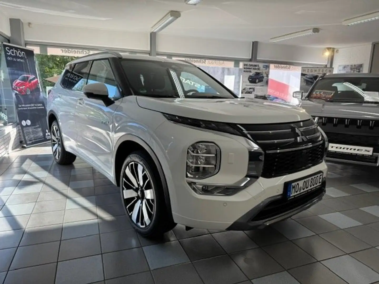 Mitsubishi Outlander 2.4 4WD Plug-In Hybrid Top Білий - 2