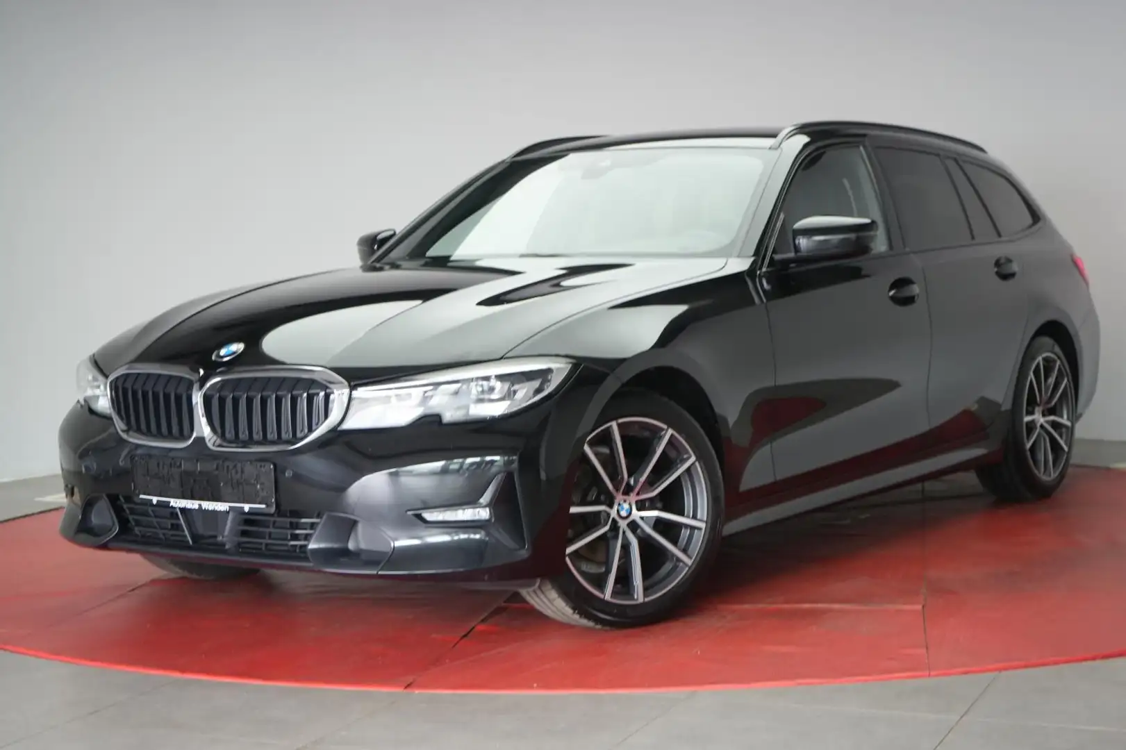 BMW 318 d Touring M Sport Navi/ACC/Virtual/LED Černá - 2