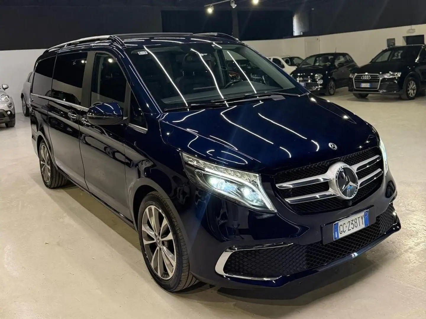 Mercedes-Benz V Classe V - W447 2019 Long Long 300 d Premium auto Blu/Azzurro - 2