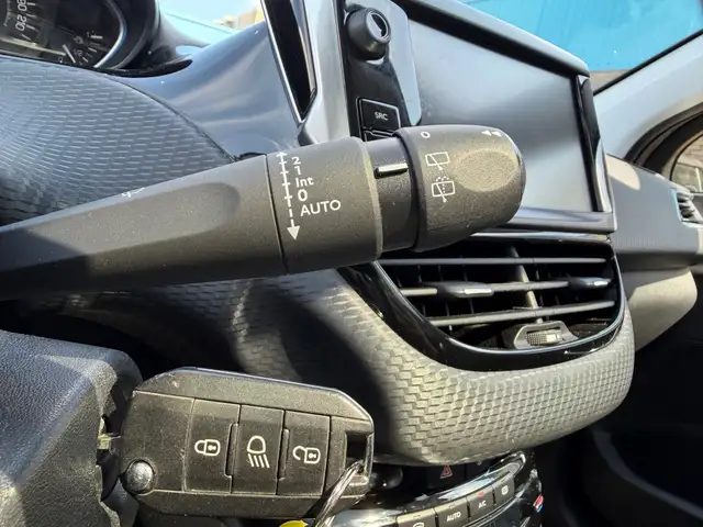 Peugeot 2008 view 14