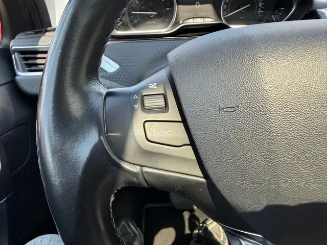 Peugeot 2008 view 11