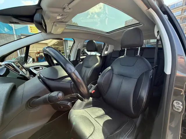 Peugeot 2008 view 4
