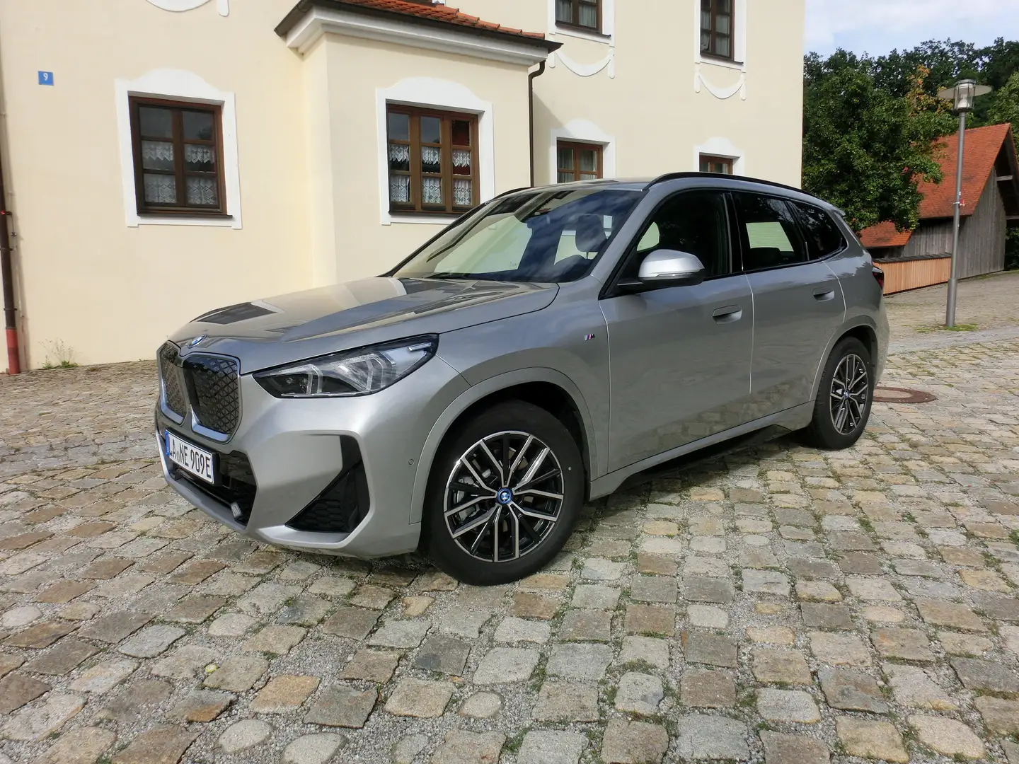 BMW iX1 iX1 xDrive30 M Sportpaket Grau - 1