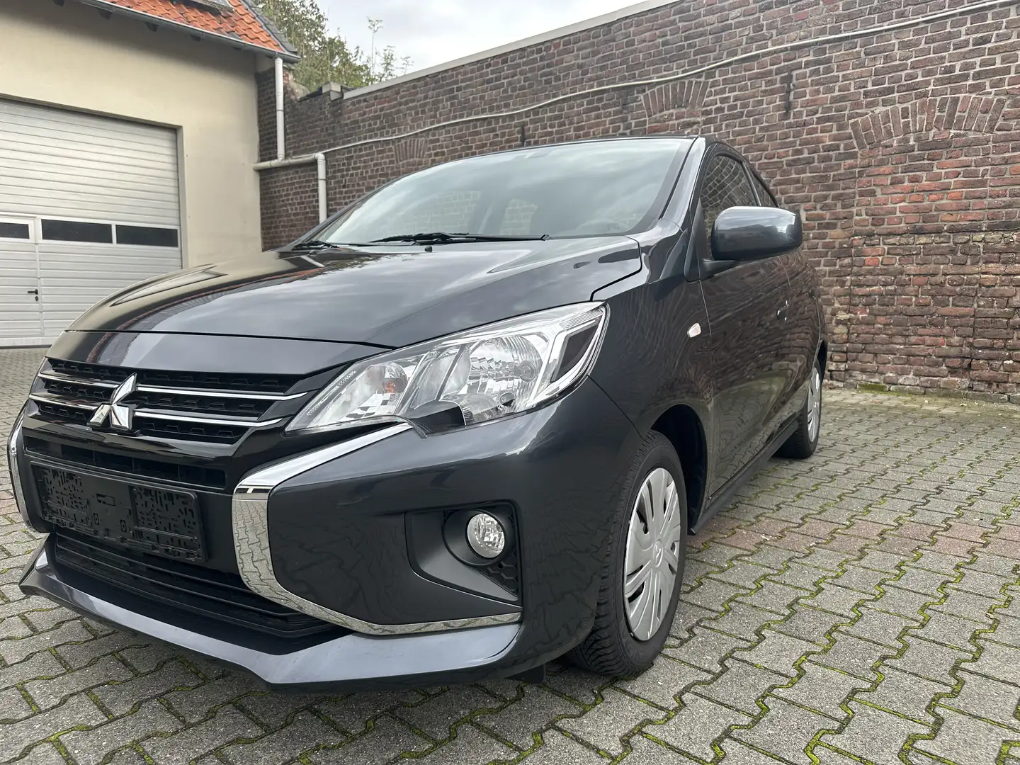 Mitsubishi Space Star 1,2 Select Nur*1122 km*6 Jahre Garantie* Šedá - 1