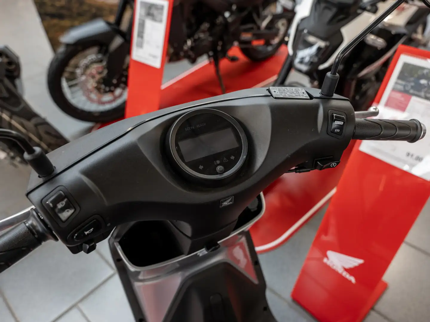 Honda EM1 e : LED SCHEINWERFER 41 km Reichweite Argent - 2