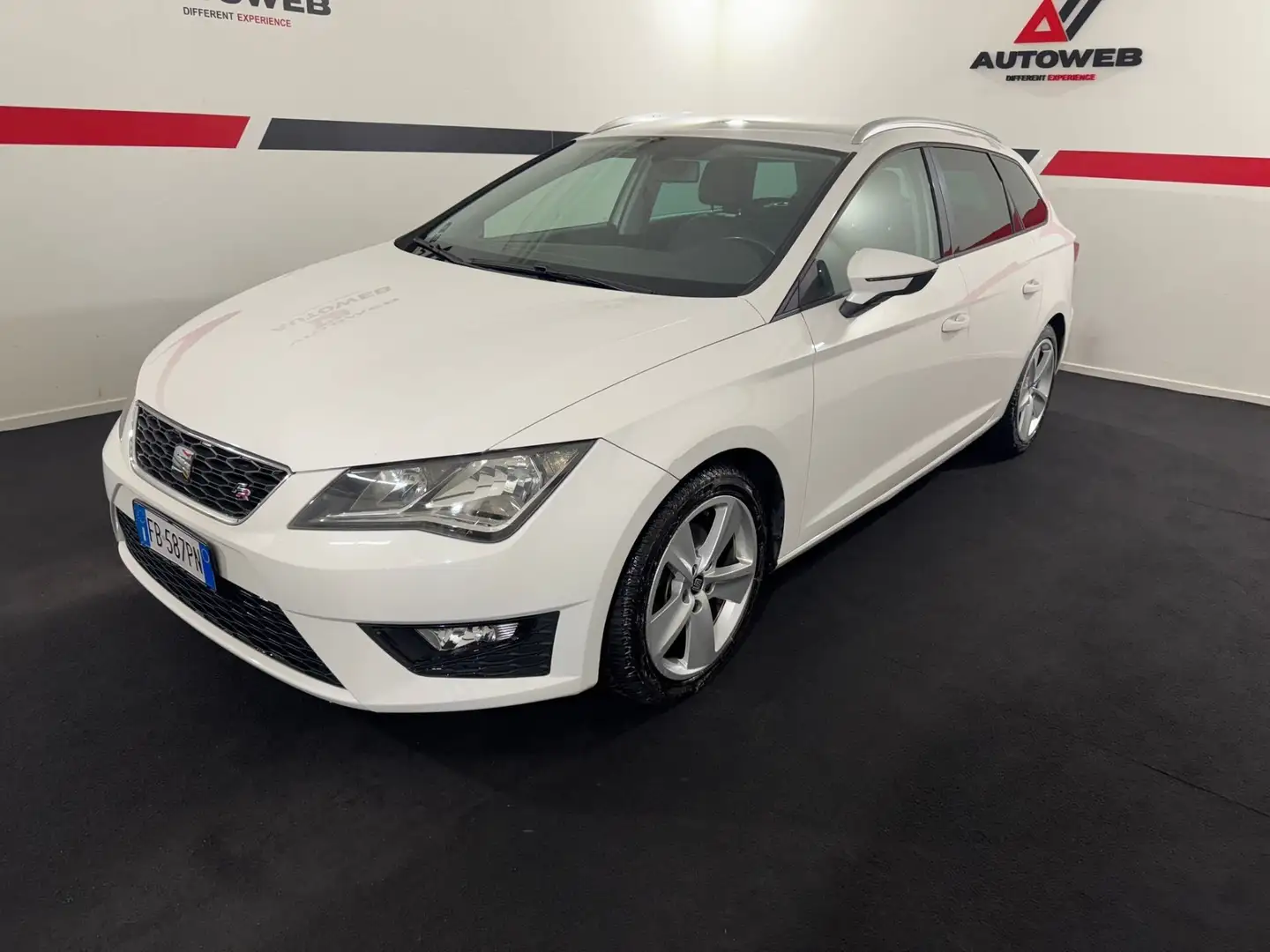 SEAT Leon Leon 2.0 TDI 150 CV FR Bianco - 1