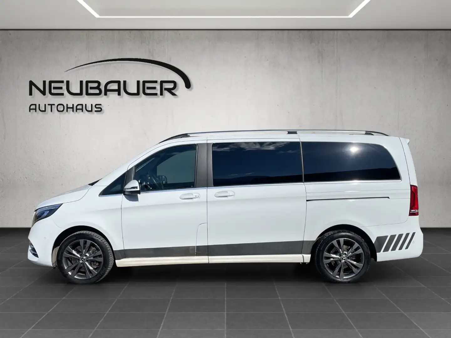 Mercedes-Benz V 250 d 4MATIC AVANTGARDE Lang AMG Pano Distr Weiß - 2