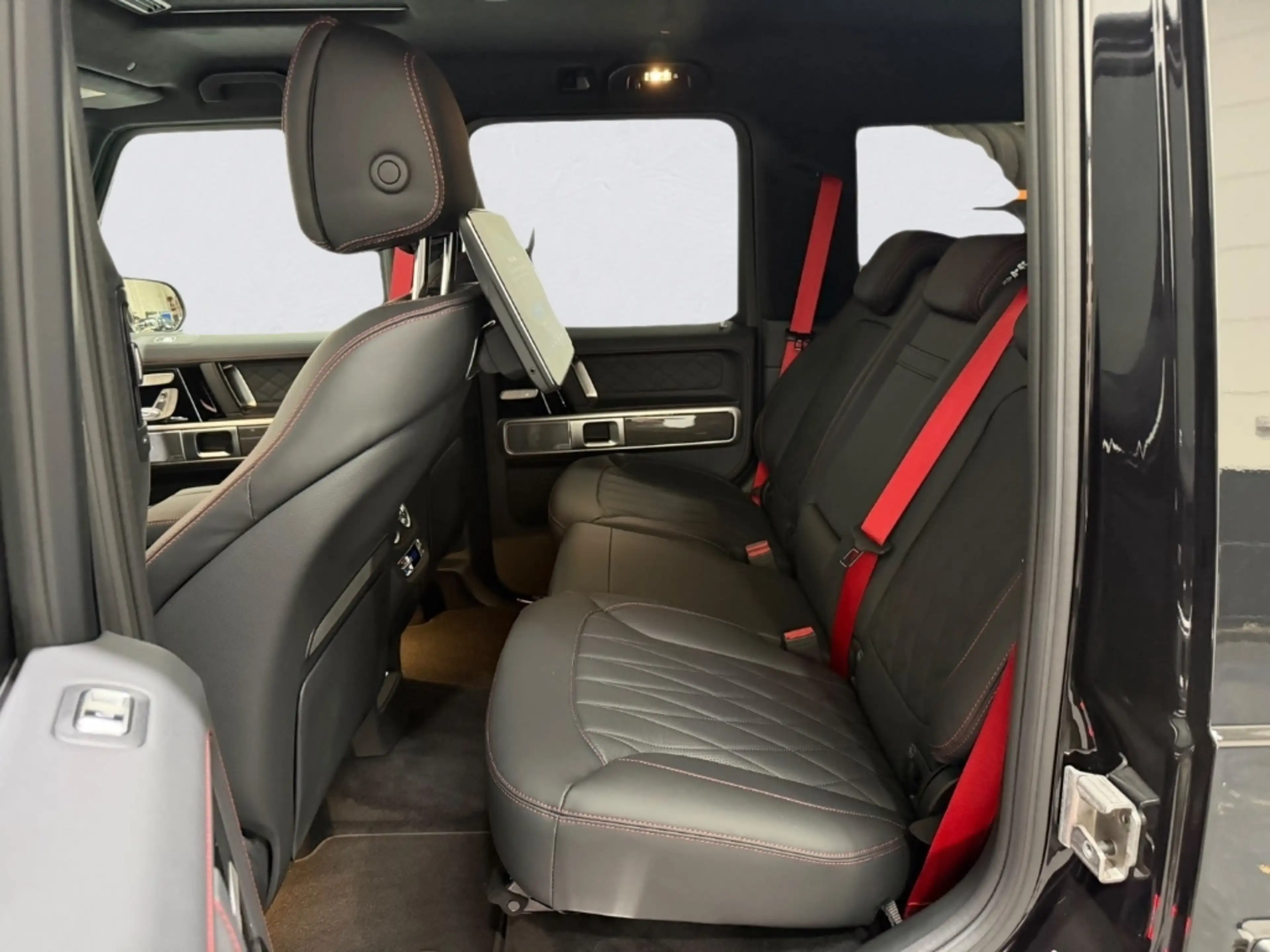 Mercedes-Benz G 63 AMG IN&OUT CARBON PT3 A22 TV MY27 RED STICHING AND BEL — photo 11