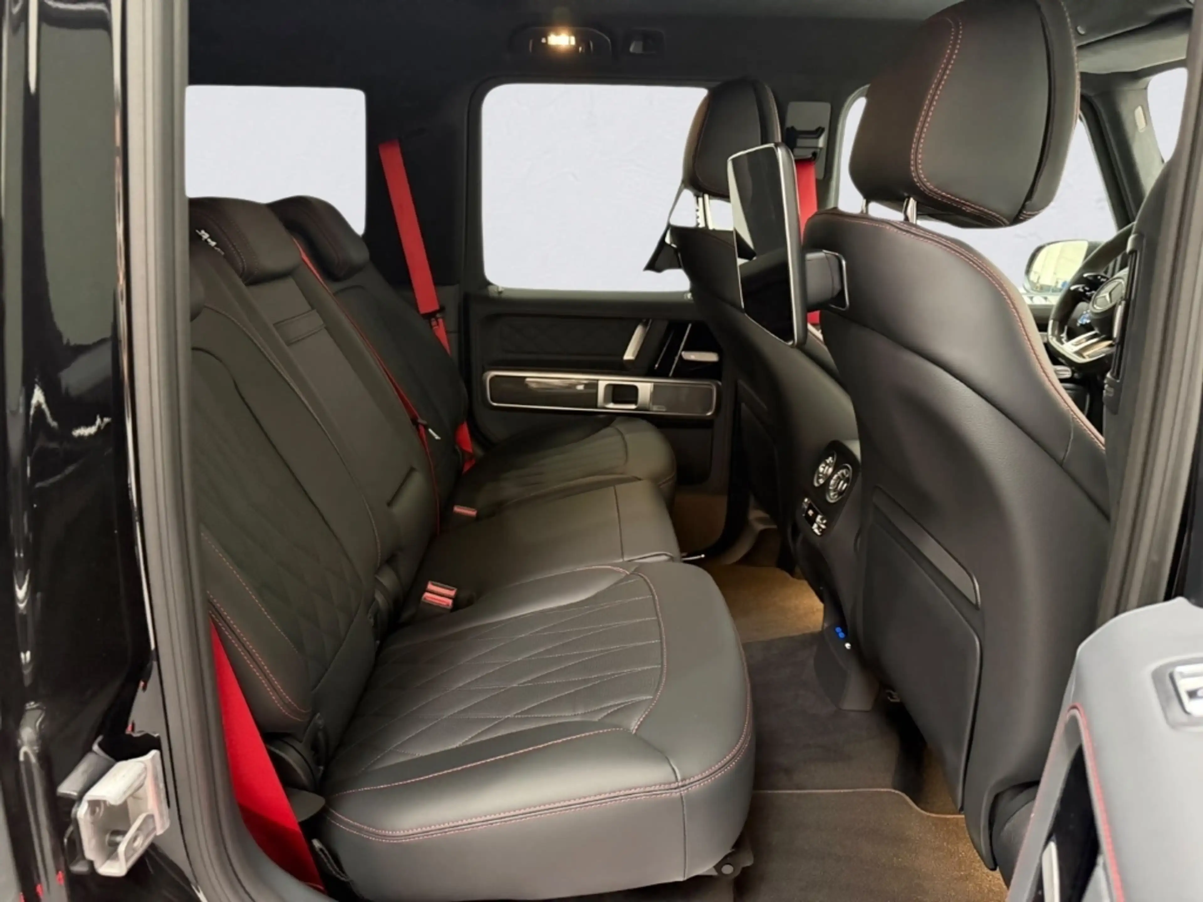 Mercedes-Benz G 63 AMG IN&OUT CARBON PT3 A22 TV MY27 RED STICHING AND BEL — photo 12