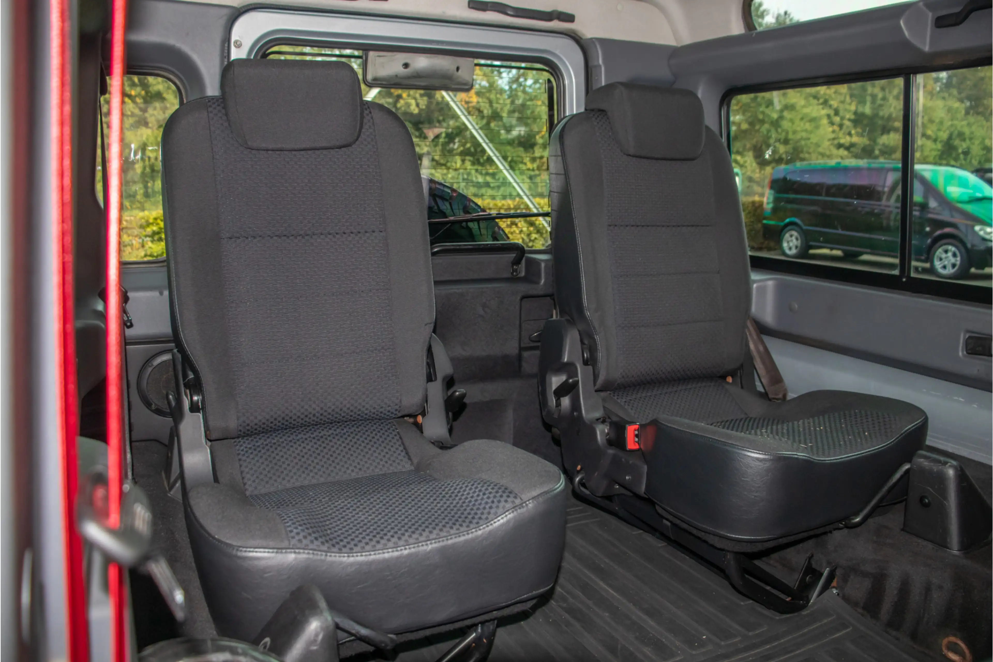 Land Rover Defender 2.4 TD 90 Station Wagon, Carplay, Trekhaak, DAB+, — photo 22