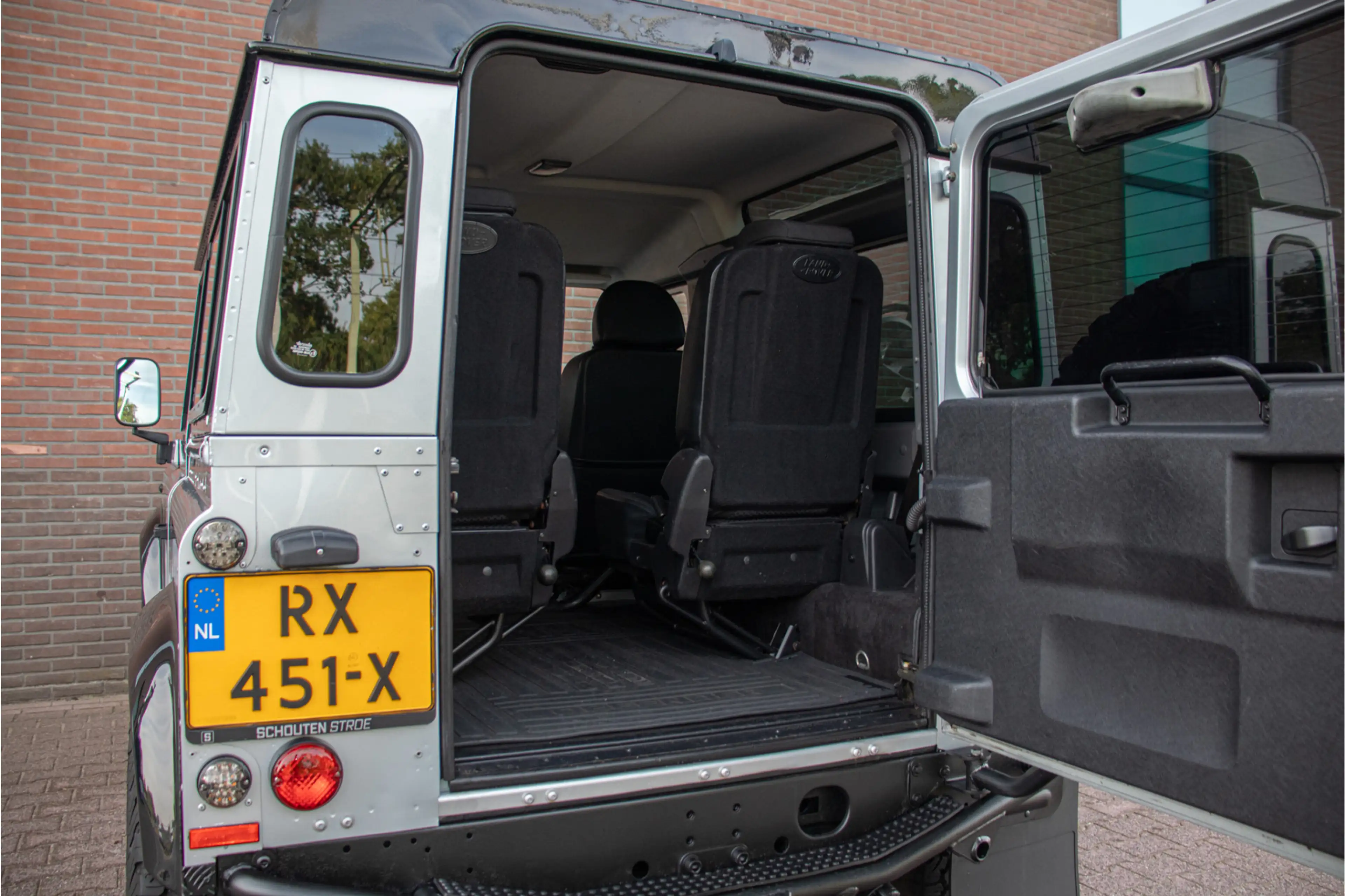 Land Rover Defender 2.4 TD 90 Station Wagon, Carplay, Trekhaak, DAB+, — photo 25