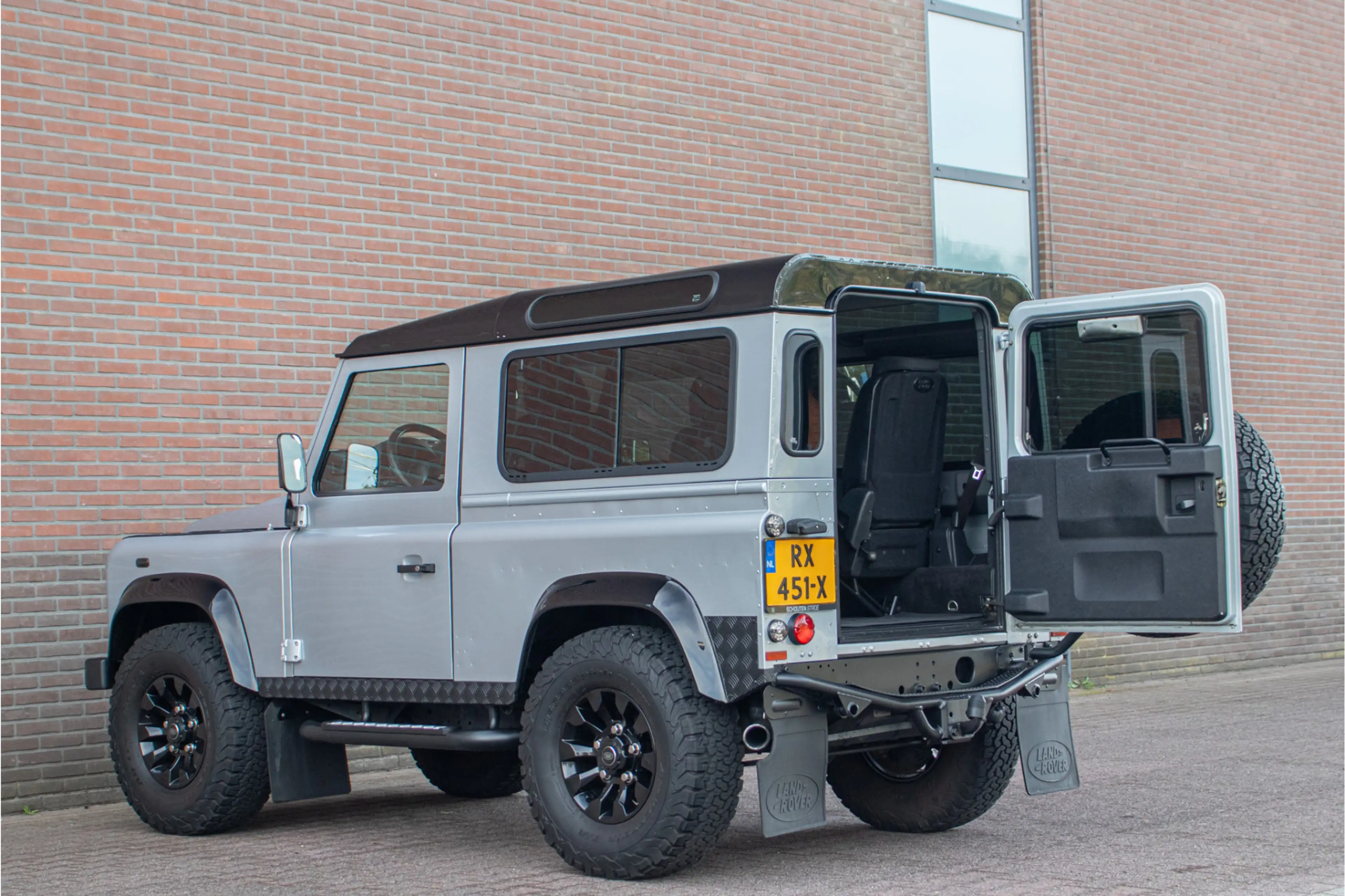 Land Rover Defender 2.4 TD 90 Station Wagon, Carplay, Trekhaak, DAB+, — photo 26