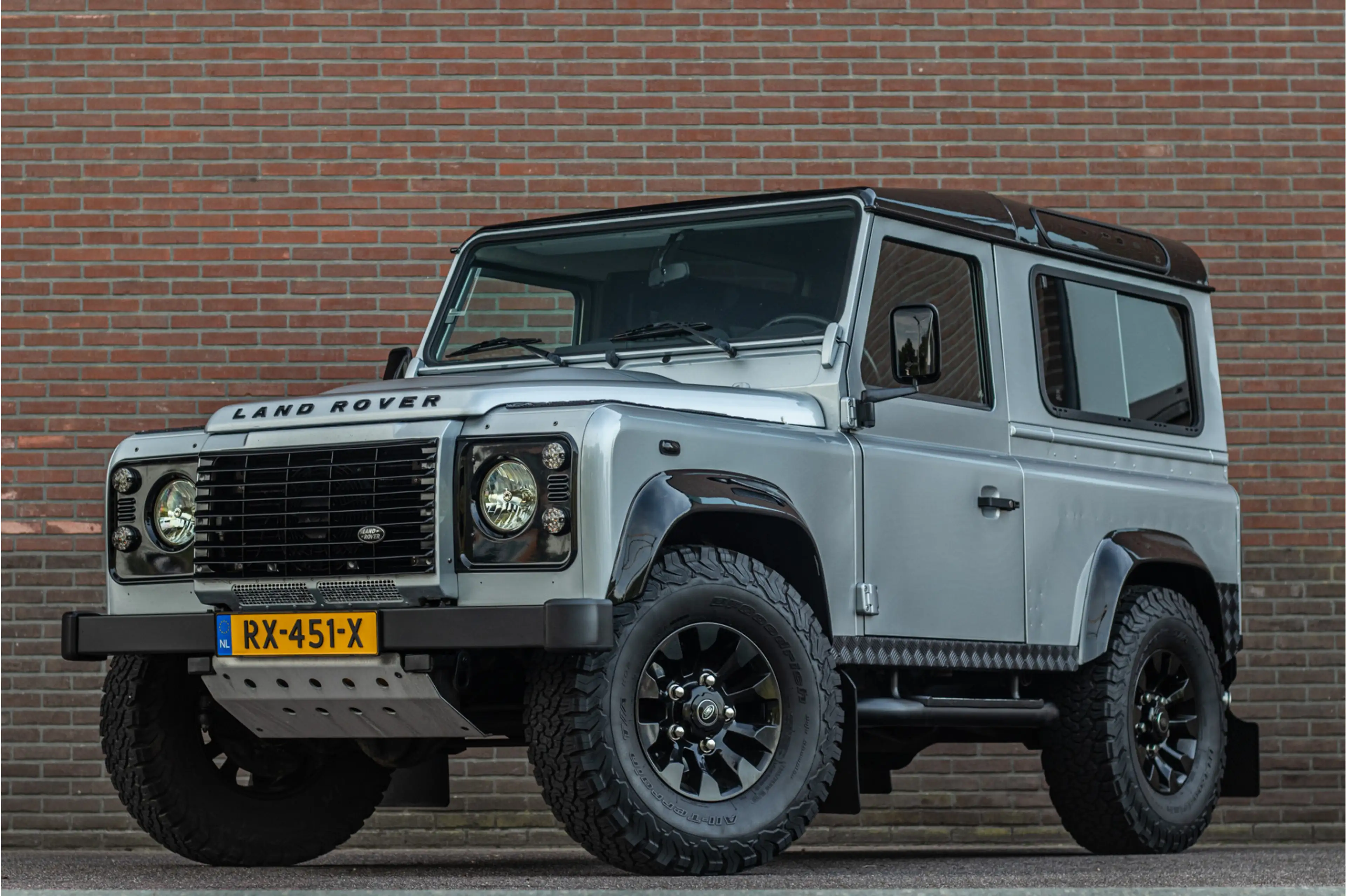 Land Rover Defender 2.4 TD 90 Station Wagon, Carplay, Trekhaak, DAB+,