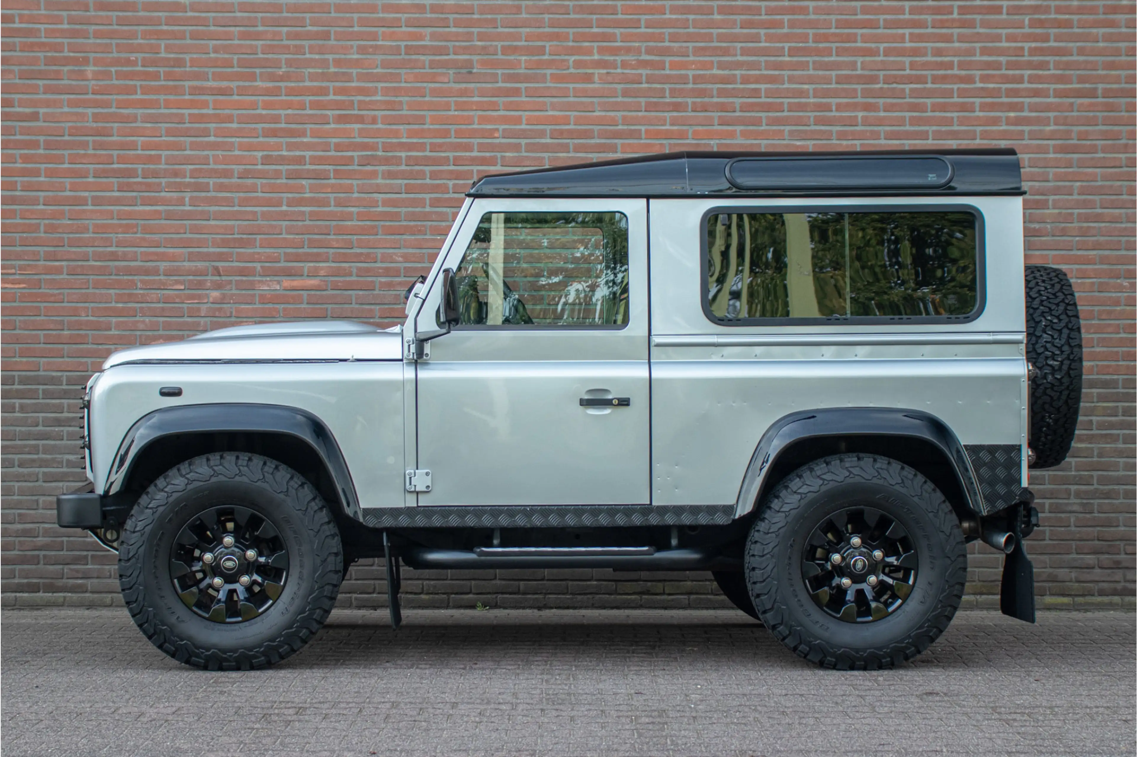 Land Rover Defender 2.4 TD 90 Station Wagon, Carplay, Trekhaak, DAB+, — photo 19