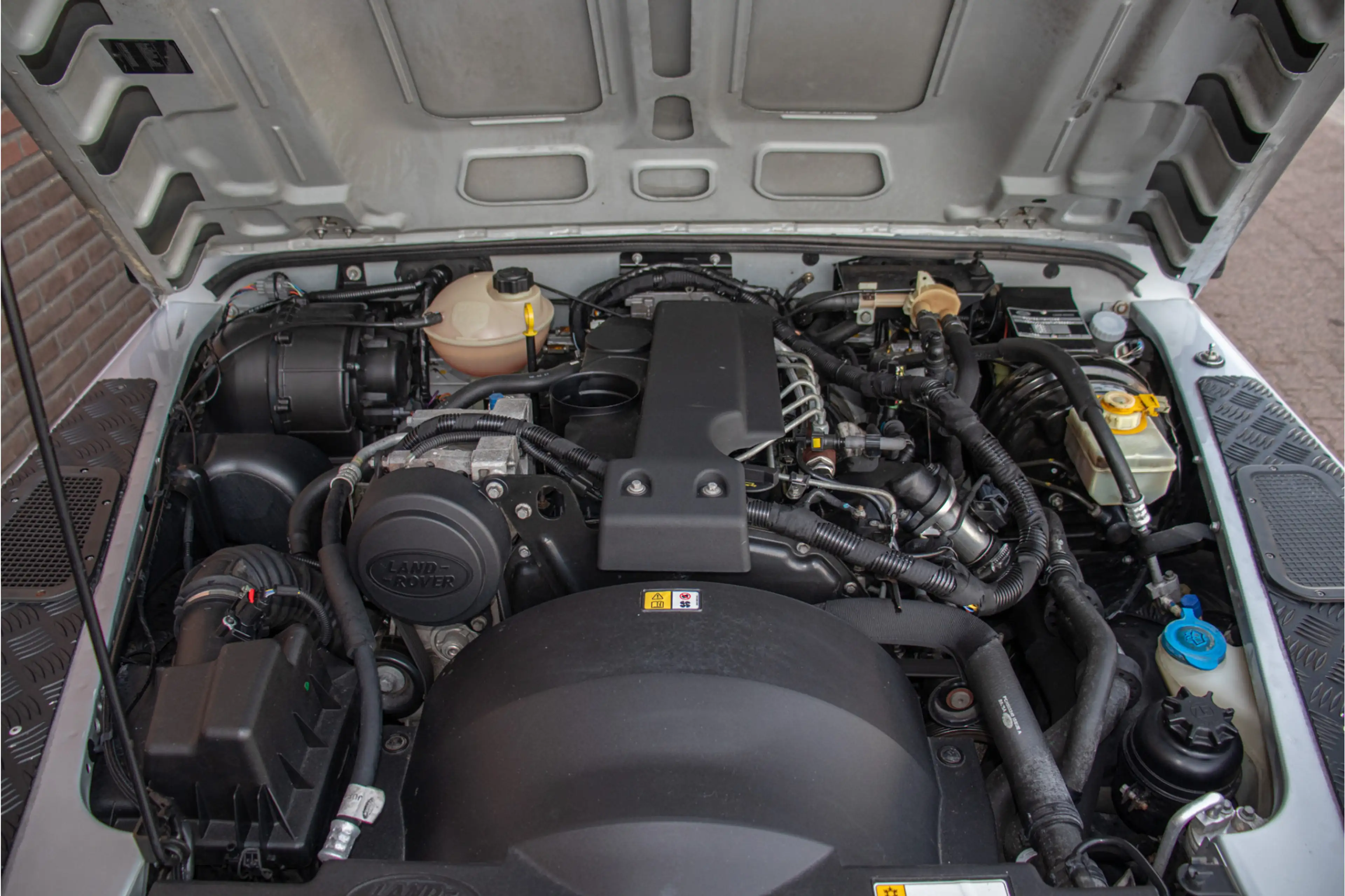 Land Rover Defender 2.4 TD 90 Station Wagon, Carplay, Trekhaak, DAB+, — photo 28
