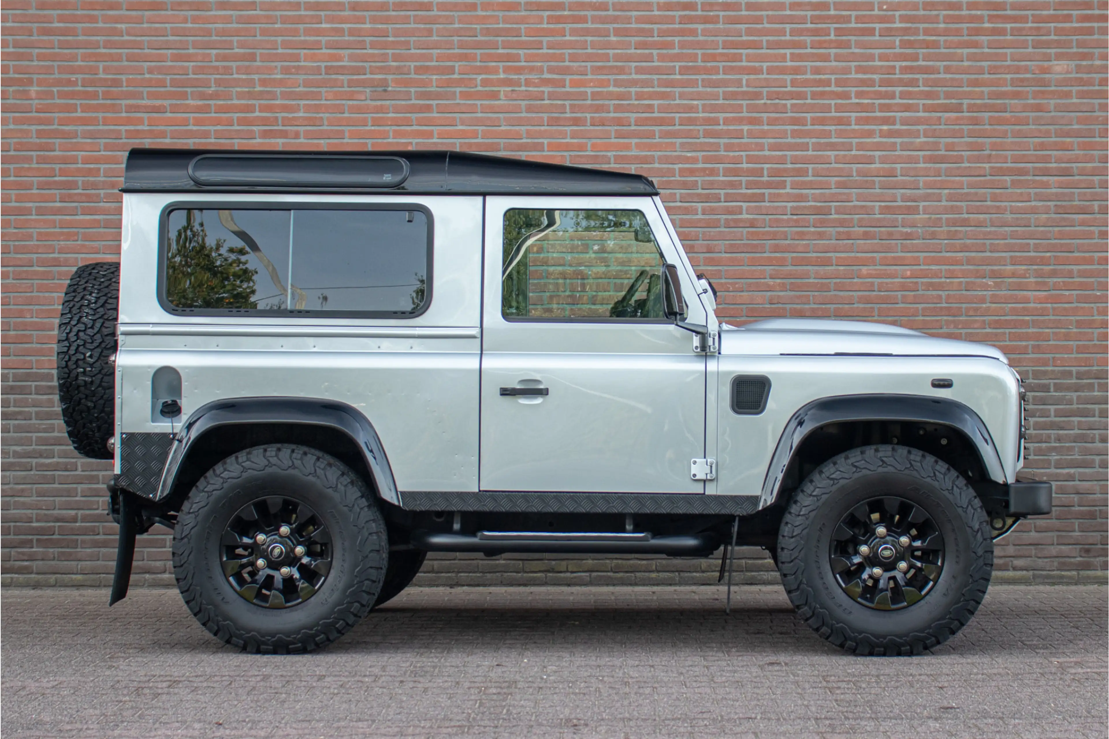 Land Rover Defender 2.4 TD 90 Station Wagon, Carplay, Trekhaak, DAB+, — photo 18