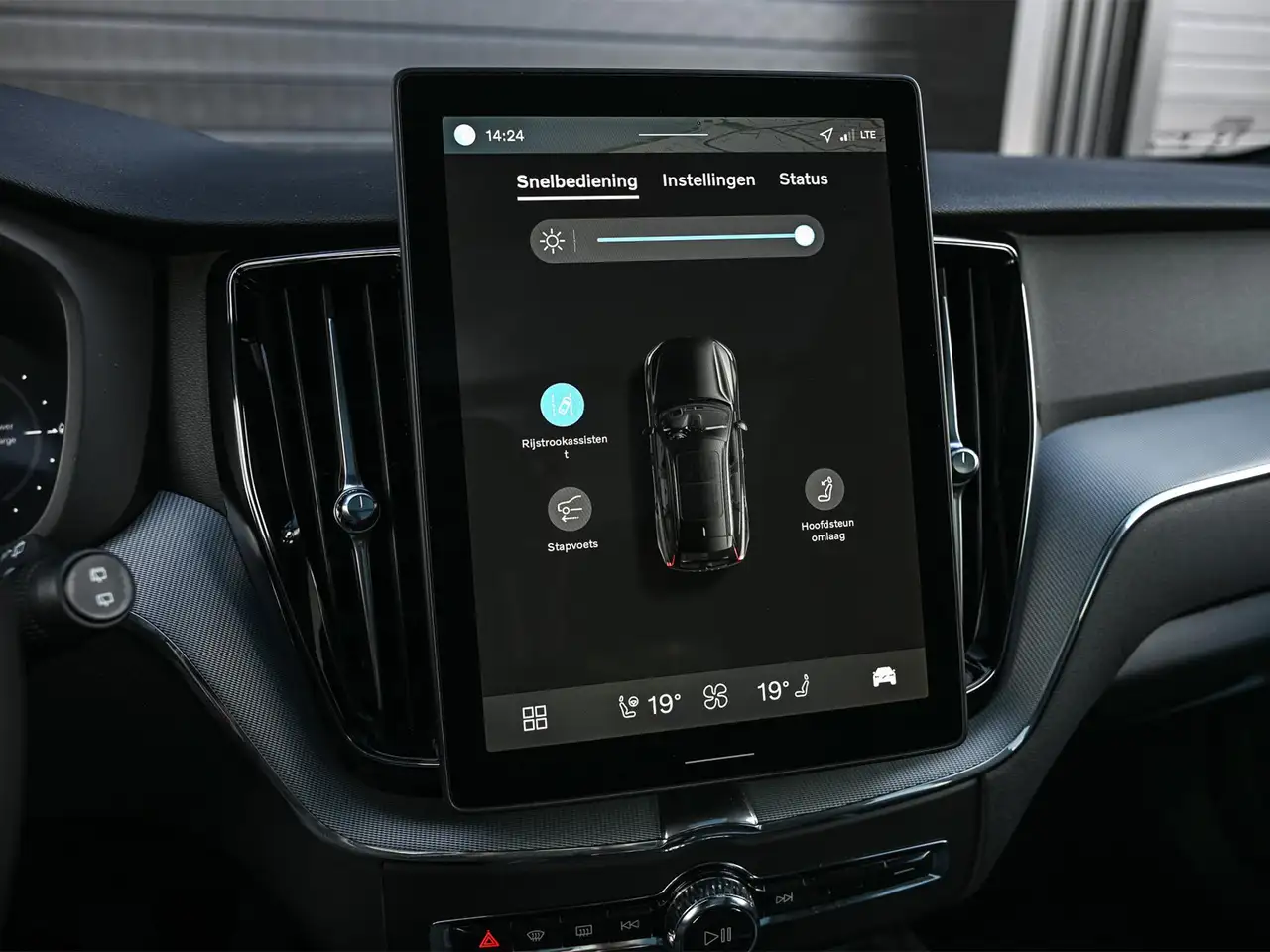 Volvo XC60 2.0 T8 Plug-in hybrid AWD Plus Black Edition Pan, миниатюра 15
