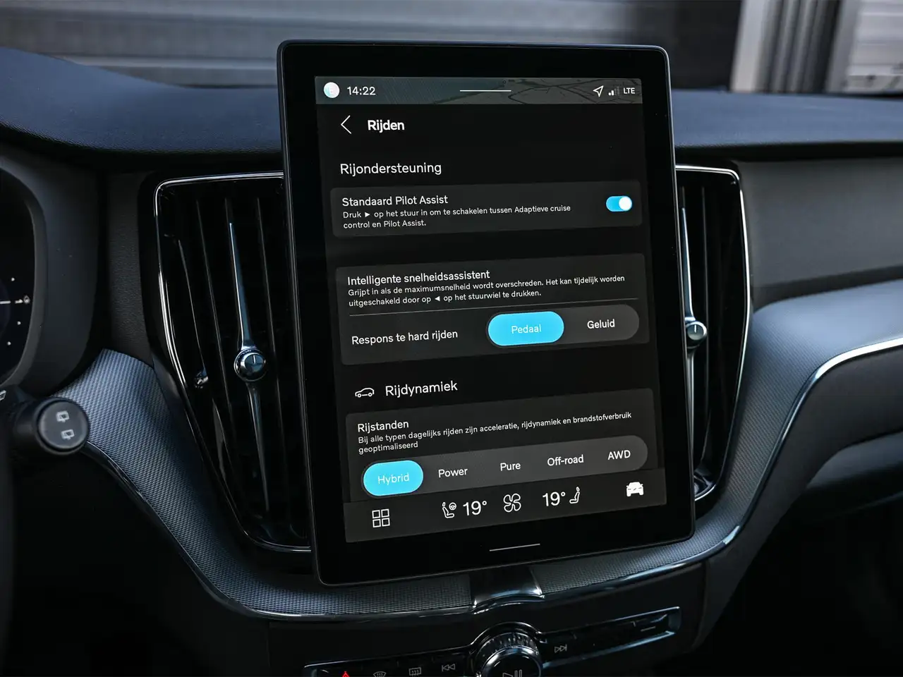 Volvo XC60 2.0 T8 Plug-in hybrid AWD Plus Black Edition Pan, миниатюра 13