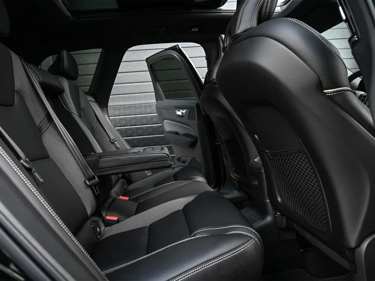 Volvo XC60 2.0 T8 Plug-in hybrid AWD Plus Black Edition Pan, миниатюра 29