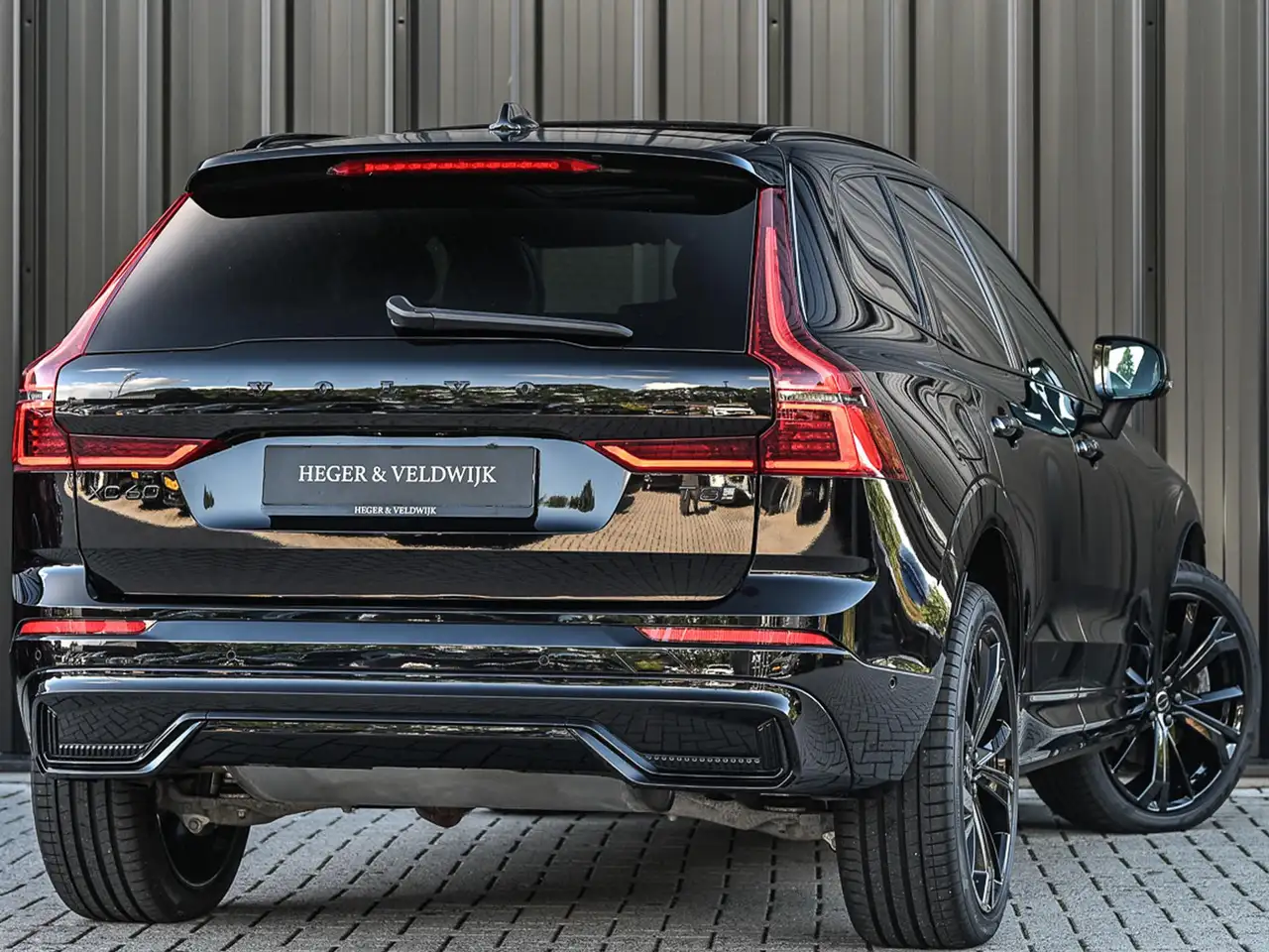 Volvo XC60 2.0 T8 Plug-in hybrid AWD Plus Black Edition Pan, миниатюра 6