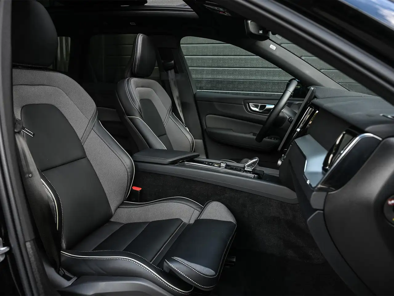 Volvo XC60 2.0 T8 Plug-in hybrid AWD Plus Black Edition Pan, миниатюра 11